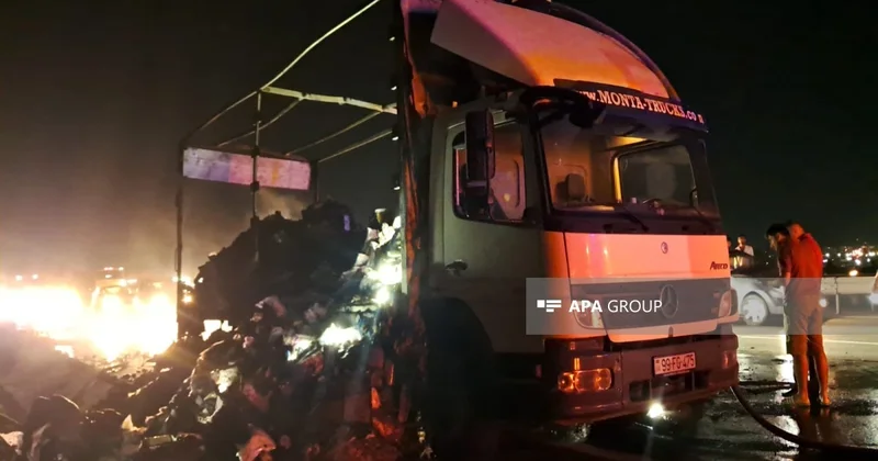 Bakı Dairəvi yolunda yük avtomobili yanıb, sürücü xəsarət alıb
