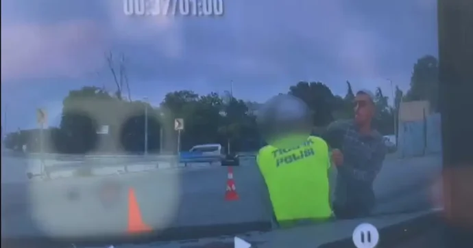 Turist yol polisinə bıçaqla hücum etdi; qaçarkən ayağından vuruldu VİDEO