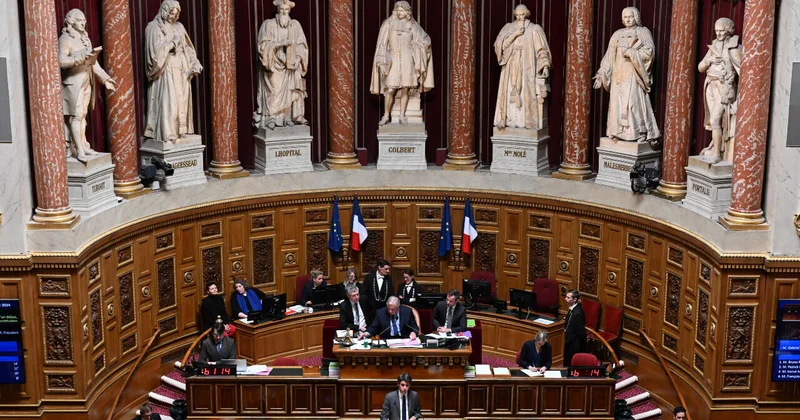 Ле Пен и Меланшон готовятся к прорыву в Сенат Франции