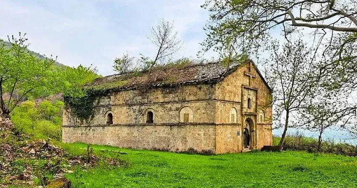 İsanın həvarisi Azərbaycanda bu kilsədə dəfn olunub