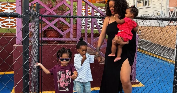 Rihanna övladlarını böyüdüyü evə apardı Fotolar