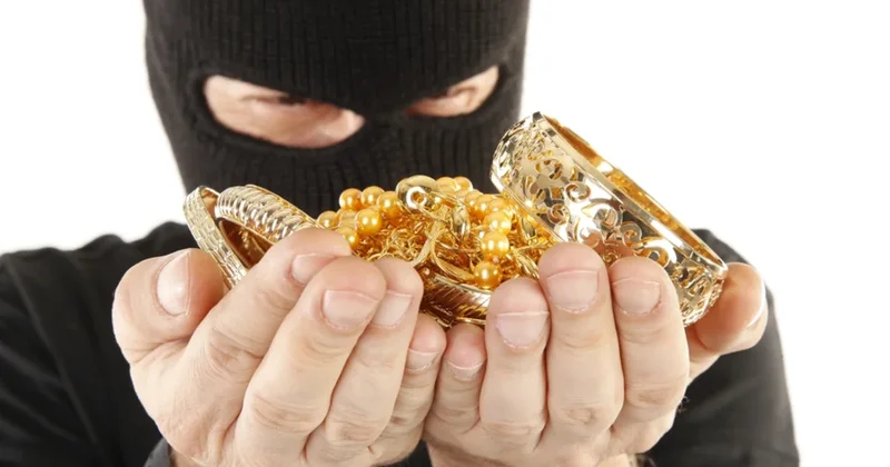 В Баку мастер подозревается в краже золота на 10 тыс. манатов из дома клиента