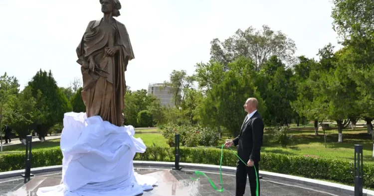 Əcəmi Naxçıvaninin abidəsinin açılışı oldu FOTO