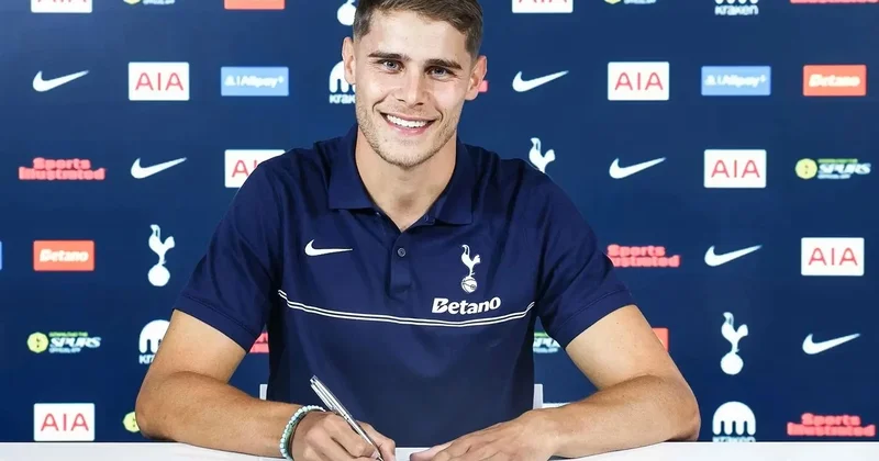 “Tottenhem” müdafiəçisi Miki van de Venlə müqaviləni uzadıb