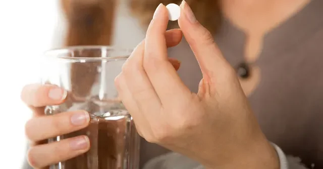 Dərmanı su ilə İÇMƏYİN