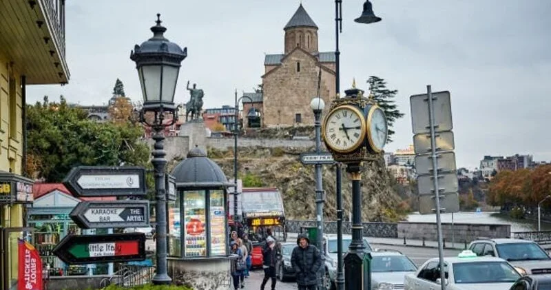 Tbilisi yenidən mübarizə meydanına çevrilir MER SEÇKİLƏRİ GÜRCÜSTANDAKI SİYASİ EHTİRASLARI YENİDƏN ALOVLANDIRIB