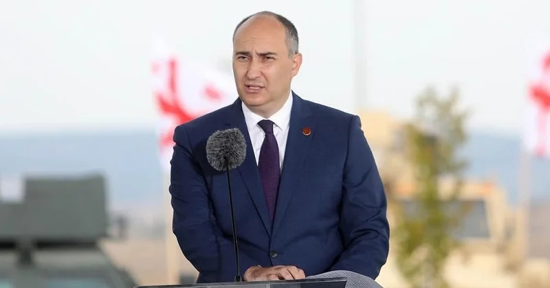 Keçmiş müdafiə naziri həbs edildi