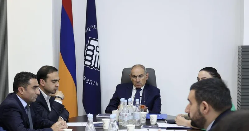 Paşinyanın partiyası qurultaya gedir