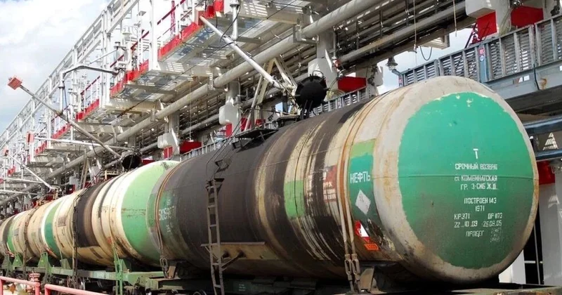 Россия и Индия не сошлись в цене: Нефть пошла в Китай