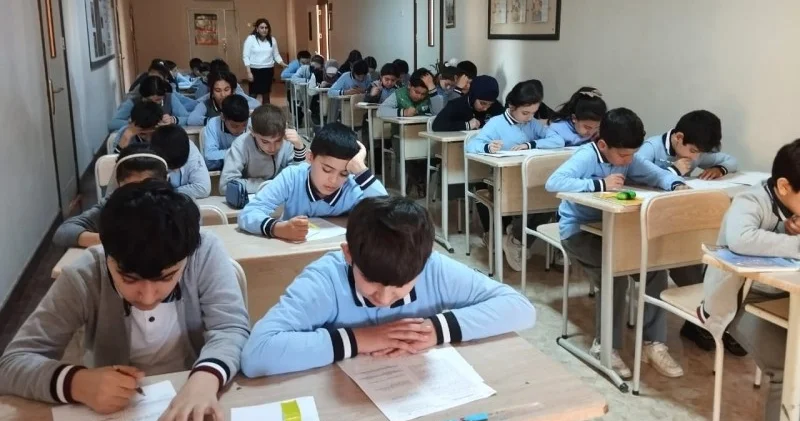 Nazirlik: Yeni tədris ilində 130 mindən çox uşaq birinci sinfə gedəcək