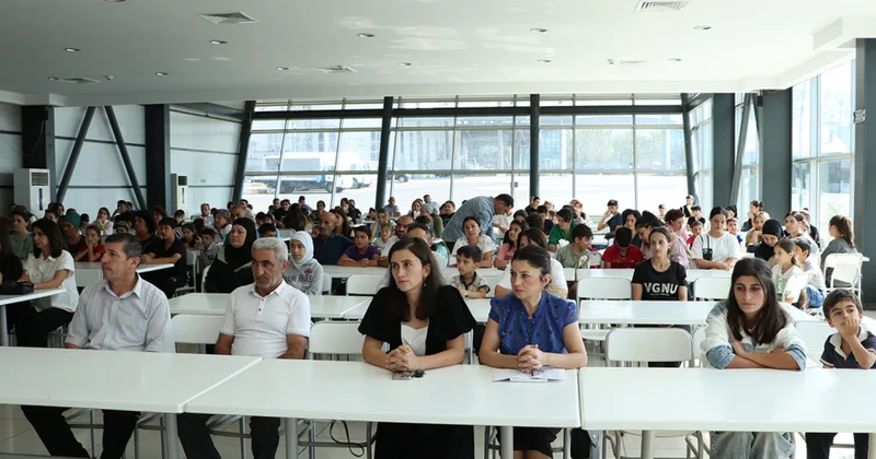 Qəbələdə aztəminatlı ailələrin övladlarına məktəbli forması və dərs ləvazimatları paylanılıb