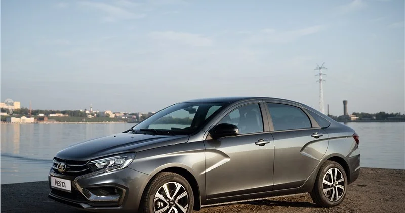 Lada Vesta nın üç yeni versiyası ilin sonuna kimi bazara çıxacaq...