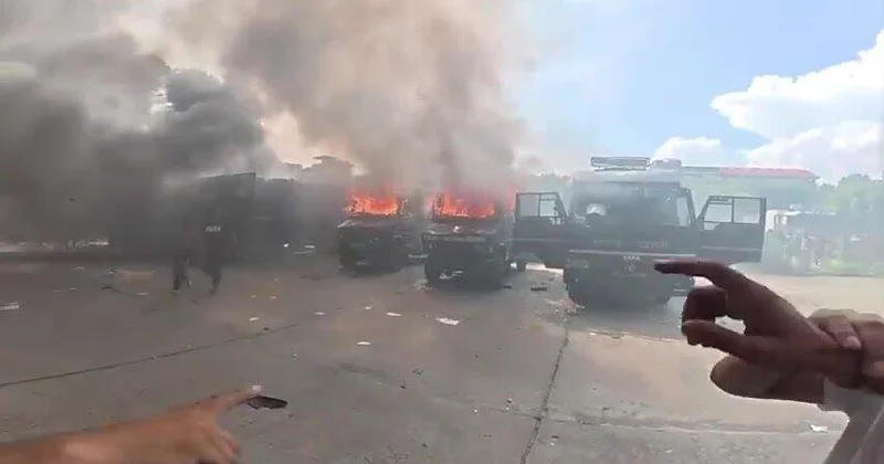 Британский блогер показал протесты в Непале через свой объектив ВИДЕО