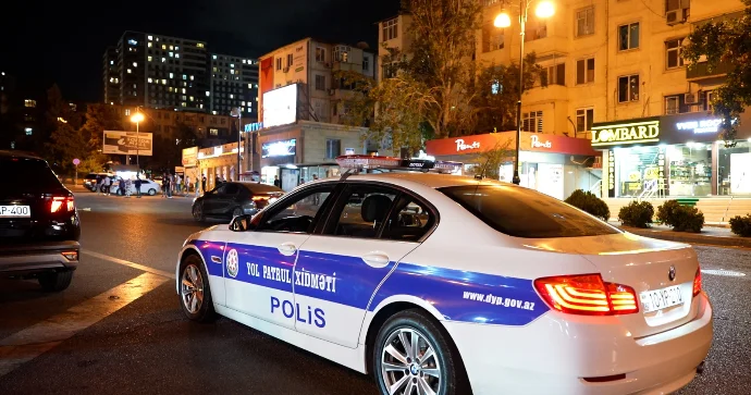 Nəsimidə polis gecə reydi keçirdi; axtarışda olanlar, sərxoş halda maşın sürənlər tutuldu VİDEO