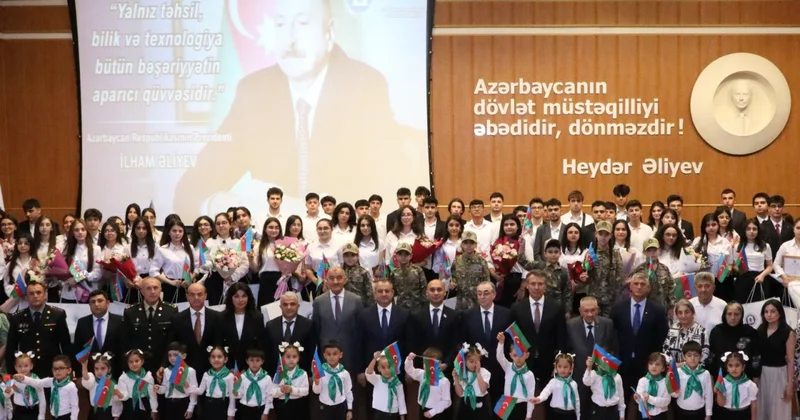 Suraxanıda 600 dən yuxarı bal toplayan məzunlarla görüş keçirildi FOTOLAR