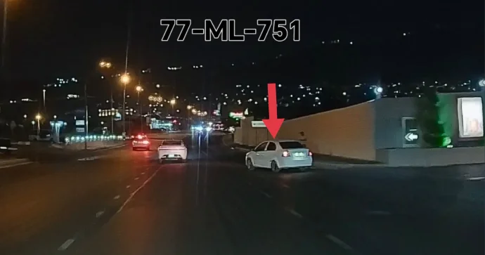 Sağ zolağa sığmayan sürücü sol zolağa çıxıb təhlükə yaratdı VİDEO