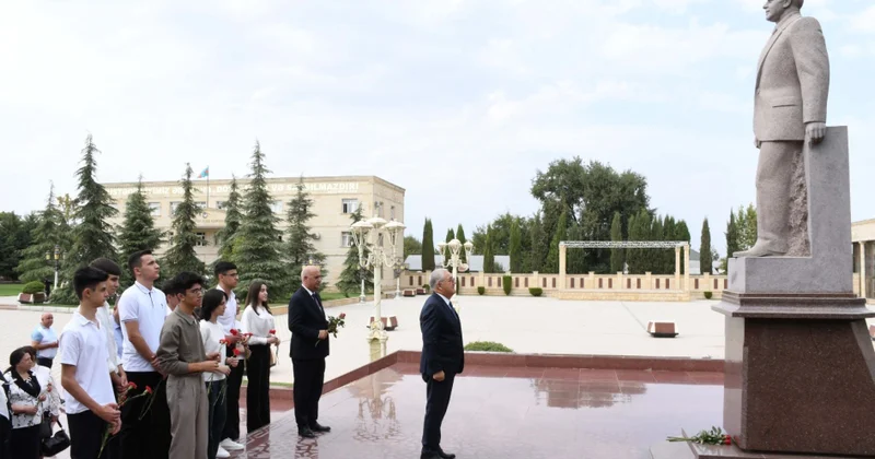 Tələbə adını qazanan ağdamlı məzunlar mükafatlandırılıblar