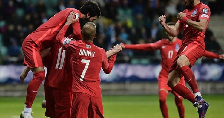 Ukrayna ilə heç heçəyə görə futbolçularımız MÜKAFATLANDIRILDI
