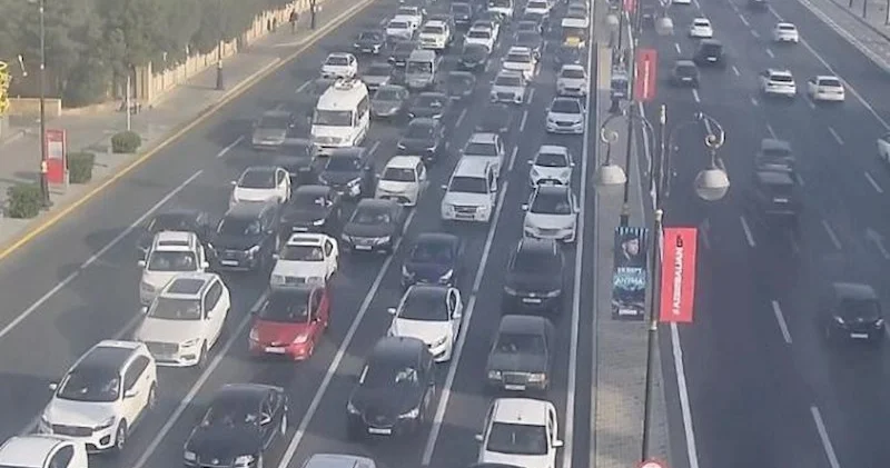 Yollar yenə tıxaclıdır Siyahı