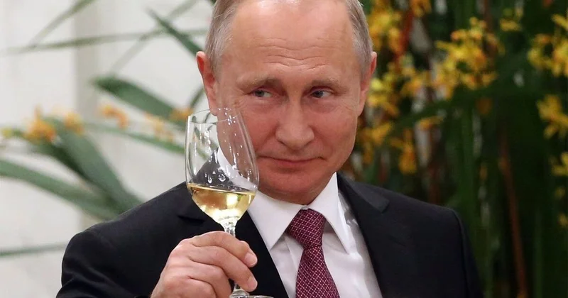 De Qoll Putindən vətəndaşlıq istədi: Ailəsi ilə Rusiyaya köçmək istəyir
