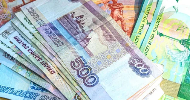 Rubl zəifləyir: Rusiya valyutası görün hansı səviyyəyə düşəcək
