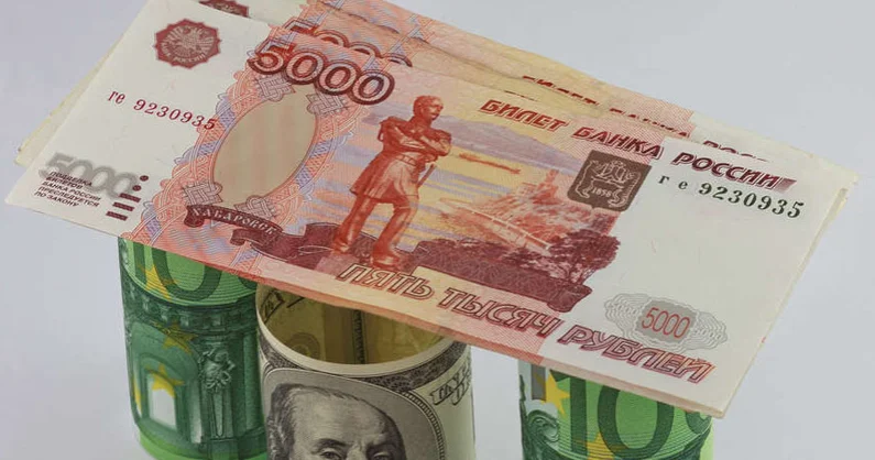 Kreml dolların məzənnəsinin qalxmasını bazar prosesləri ilə izah edib