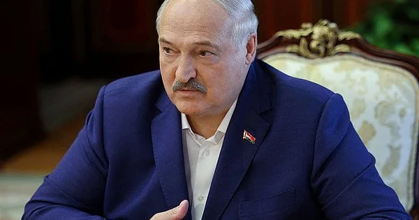 Lukaşenko 52 siyasi məhbusu azad edib
