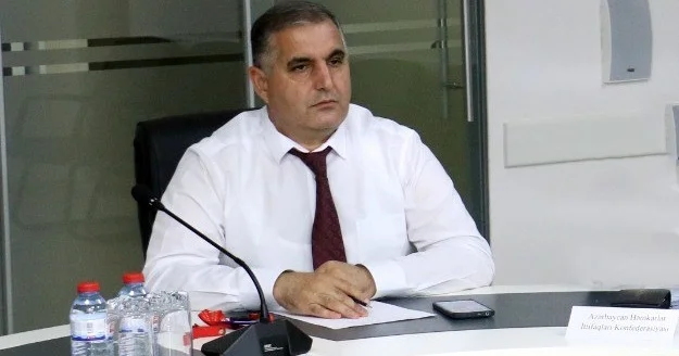 Qaçqının biri də mən! Nə vaxt kiminsə toyuğuna daş atmısam? Seymur Verdizadədən təxribatçılara sərt cavab