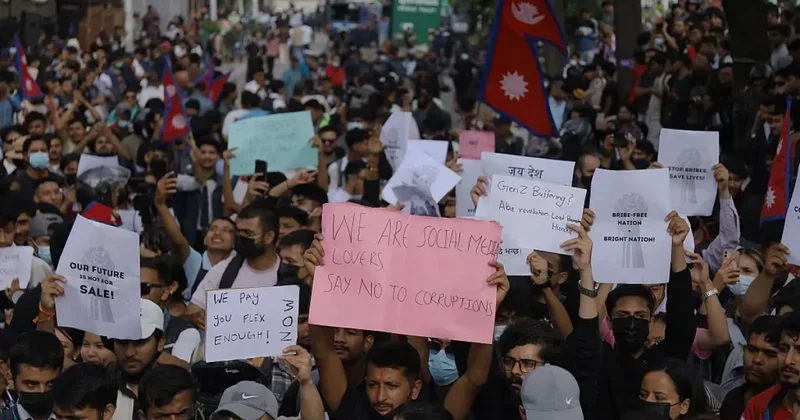 Nepal ordusu və etirazçılar yeni Baş nazirin seçilməsini müzakirə edir