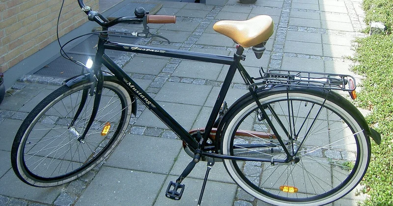 Velosipedin pedalı 8 yaşlı qızın gözünə batdı Gəncədə faciəli ölüm
