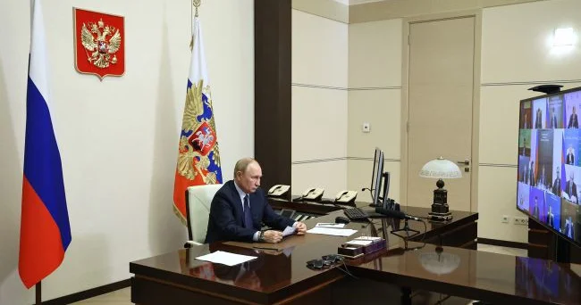 СМИ: Путин управляет страной из трех бункерных помещений