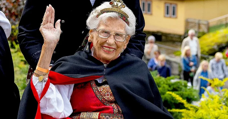 Norveç şahzadəsi Astrid qardaşının dəfnindən iki gün sonra vəfat edib