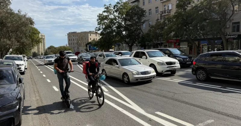 Еще одна улица Баку получила полосу для электросамокатов и велосипедов ФОТО