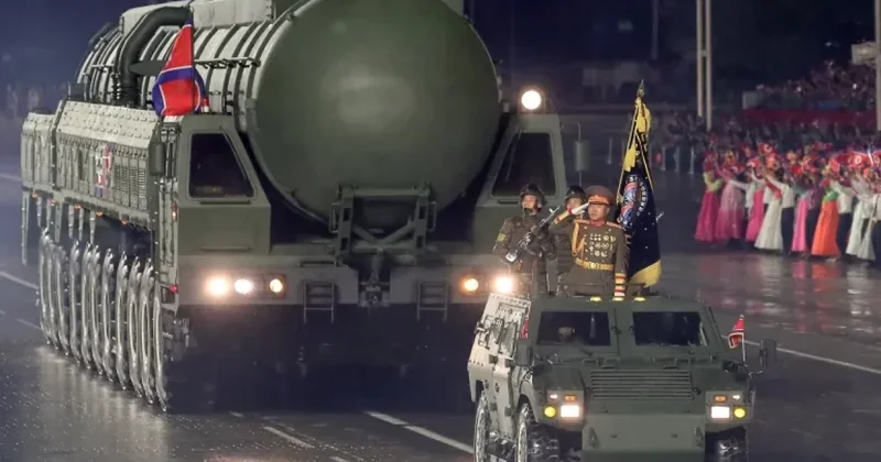 Şimali Koreya hərbi paradda qitələrarası ballistik raketini nümayiş etdirib