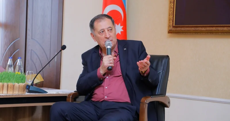 “Çinqaçuklar məktəbə nizə ilə gəlməlidir?” Baba Vəziroğludan REAKSİYA