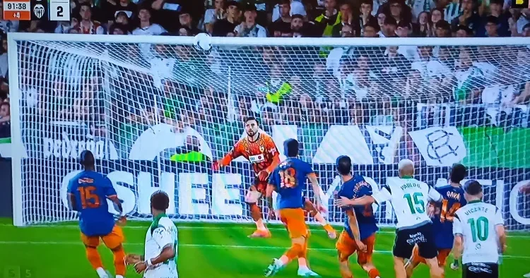 İspaniyada 4 qolluq futbol şousu qalib müəyyənləşmədi
