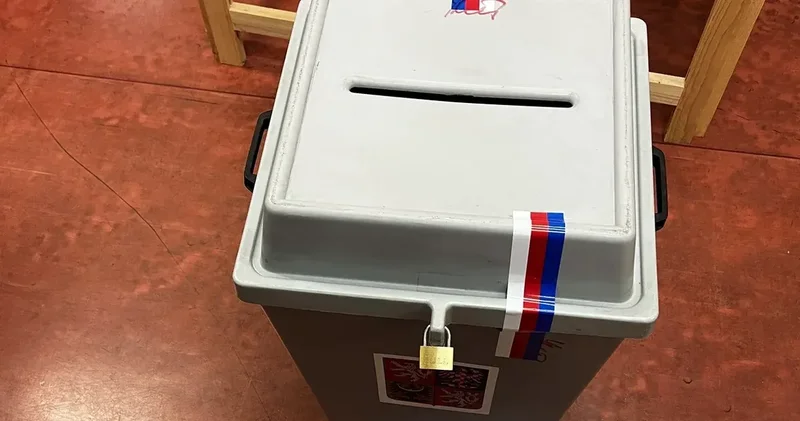 Çexiyada parlament seçkilərinin birinci turunda beş senator seçilib