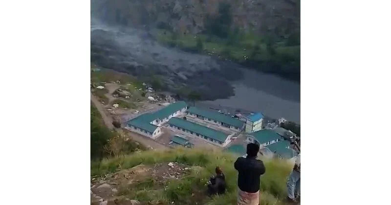 Четыре человека пропали в Непале из за наводнения ВИДЕО