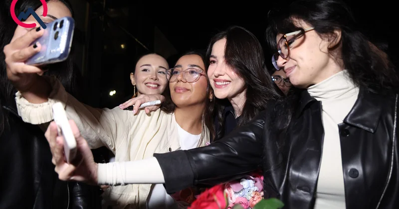 Özge Gürel Bakıda “44”ün premyerasına qatılacaq Fotolar