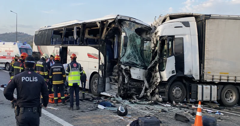 В Турции столкнулись пассажирский автобус и фура, 11 человек погибли, 26 пострадали