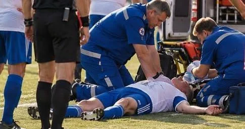 Futbol matçı zamanı halı pisləşən veteran dünyasını dəyişib