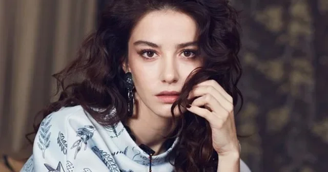 Özge Gürel Bakıdadır