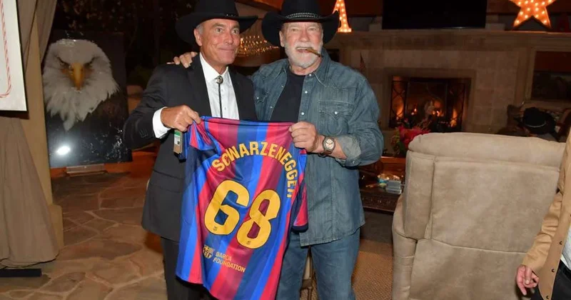 “Barselona” Arnold Şvartseneggerə xüsusi hədiyyə təqdim edib FOTO