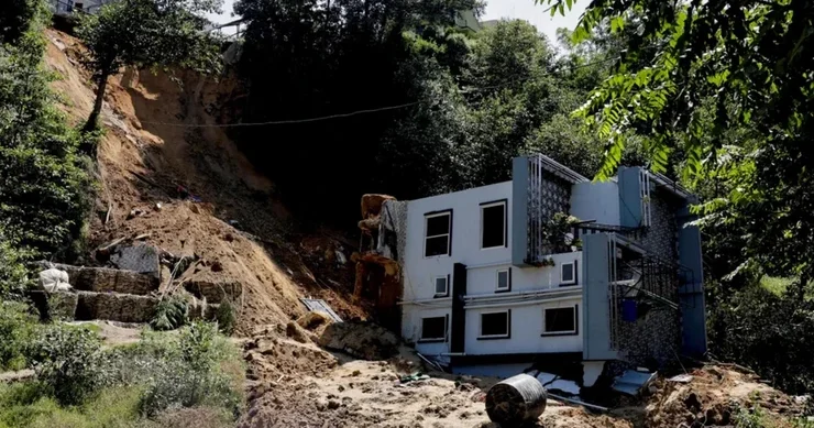 Nepalda daşqınlar evləri və körpüləri dağıdıb İtkin düşənlər var