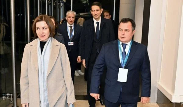 Moldova lideri Bakıya COP29 tədbirinə gəldi
