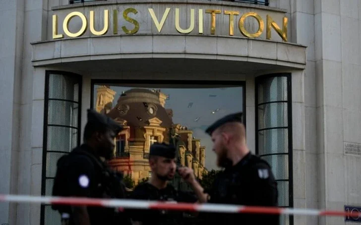 Бутик Louis Vuitton в Париже второй раз за месяц подвергся нападению Новости Азербайджана