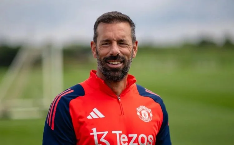 Rud van Nistelroy Mançester Yunayteddən AYRILDI