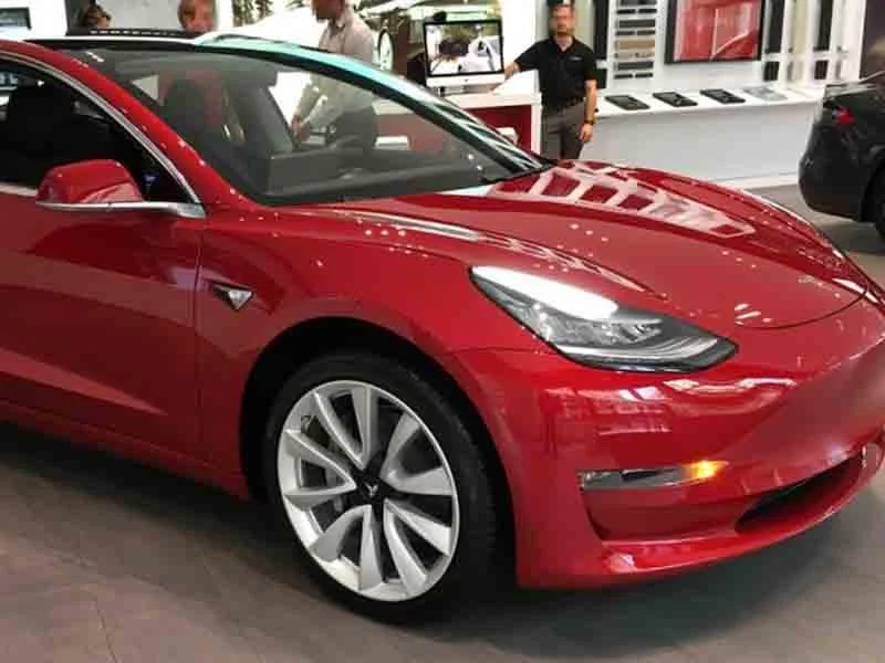 “Tesla” Bakıda ağır qəza törətdi Ölən var VİDEO