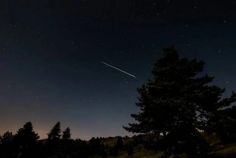 Azərbaycan səmasında meteor müşahidə olunub FOTO