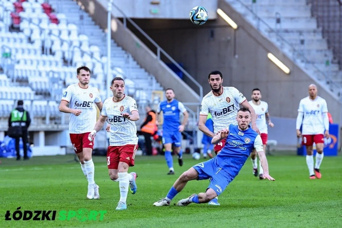 Polşada oynayan futbolçumuz həftənin rəmzi komandasına seçildi